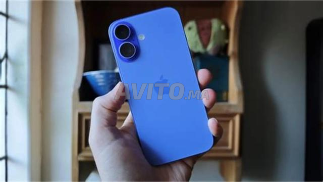 iPhone 16 normal bleu 256 Go - 2