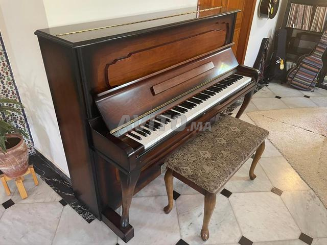 Piano Young Chang authentique - avec banquette - en excellent état