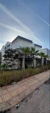 Terrain pour villa avec double façade à Hadayek Ikam