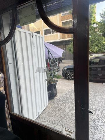 Porte en bois et verre pour locaux commerciaux