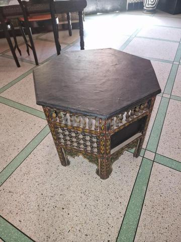 Table de salon peinte à la main