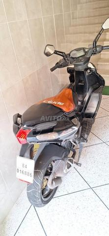 Aprilia moto - 2