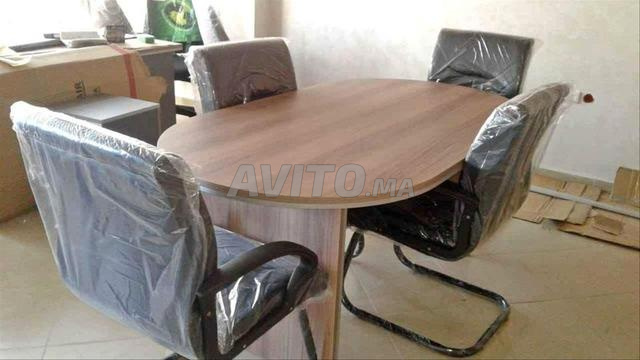 طاولة اجتماع أنيقة للمؤتمرات - 2
