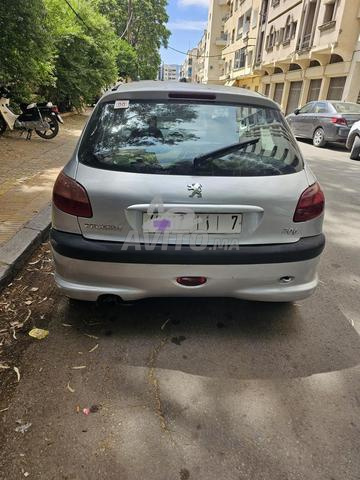 سيارة ممتازة، بها بعض الخدوش موضحة في الصور - 2