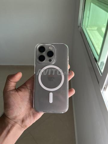 iPhone 15 Pro neuf - 2