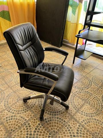 Grand bureau professionnel avec chaise en cuir - 2