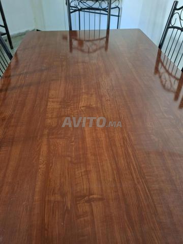 Table à manger à vendre. - 2