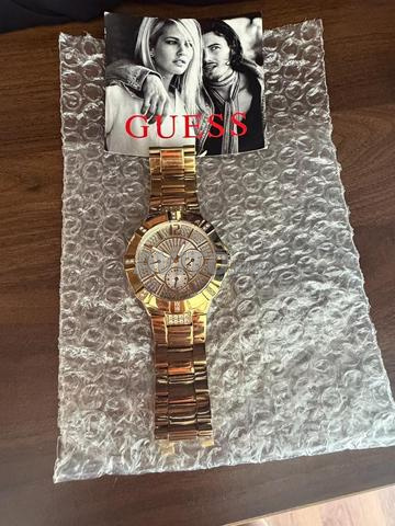ساعة Guess بحالة جيدة - 2