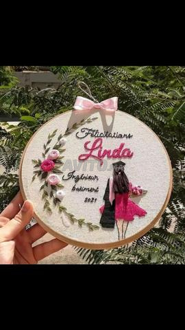 Cadres de broderie moderne faits à la main pour toutes les occasions sur commande