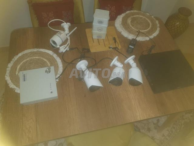 04 كاميرات مراقبة وملحقاتها