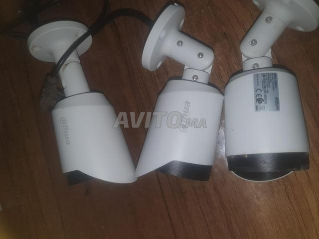 Caméras de surveillance avec accessoires - 2