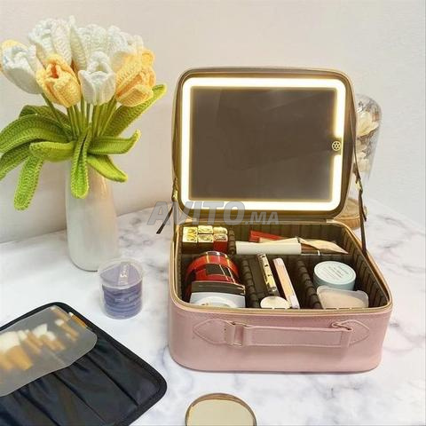 Nouvelle trousse de maquillage avec miroir lumineux à LED. - 2
