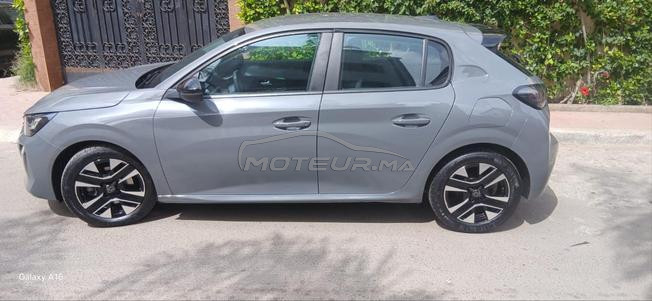 A vendre peugeot 208