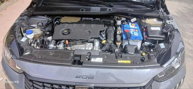 A vendre peugeot 208