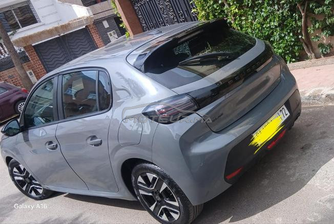 A vendre peugeot 208