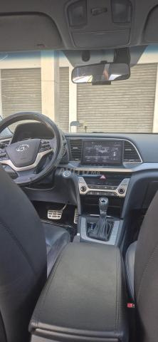 Hyundai Elantra Diesel Automatique 2018 à Agadir - 2