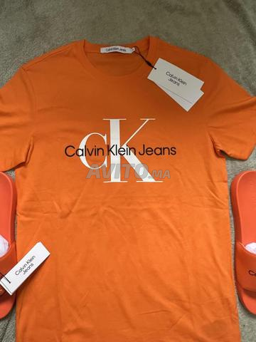 Sandales 450 T-shirt 450 Négociable - 2