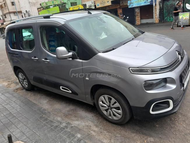 voiture très bon eta prsque tout option