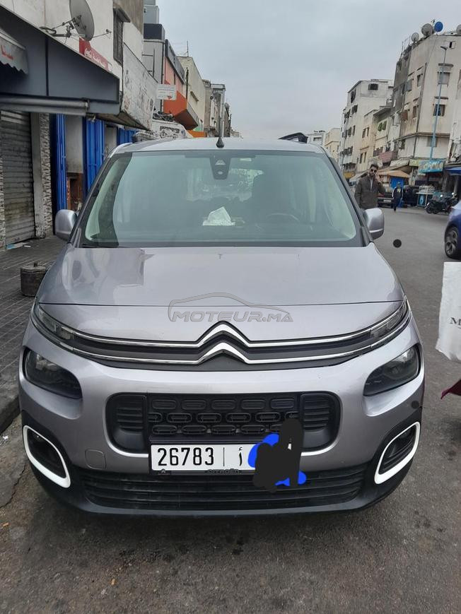 voiture très bon eta prsque tout option