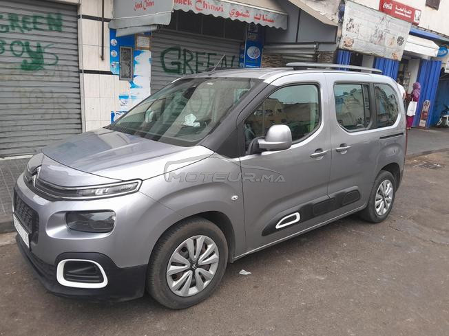 voiture très bon eta prsque tout option