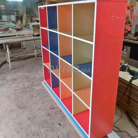 Les rangements scolaires et tables scolaires et chaises