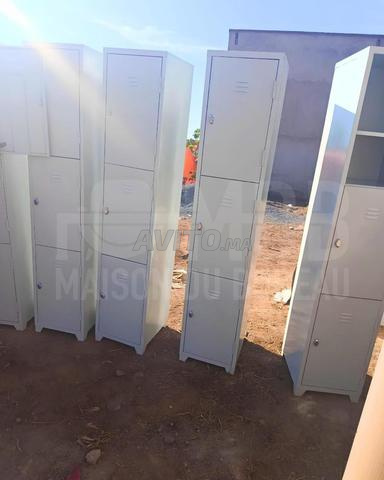خزانة ملابس معدنية