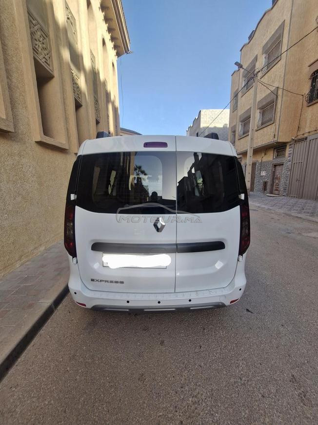 مدينة العيون