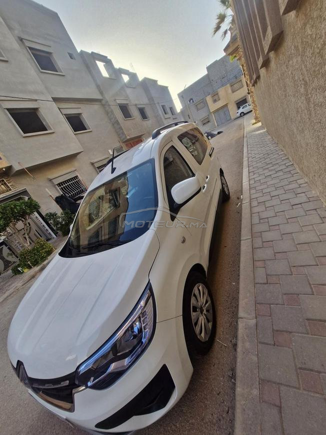 مدينة العيون