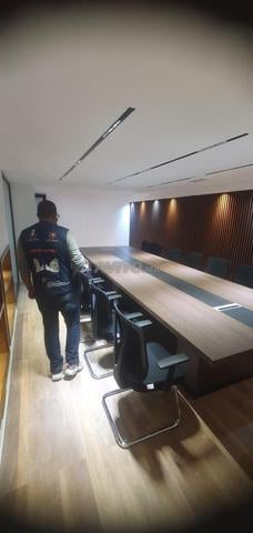 TABLE DE RÉUNION EN BOIS