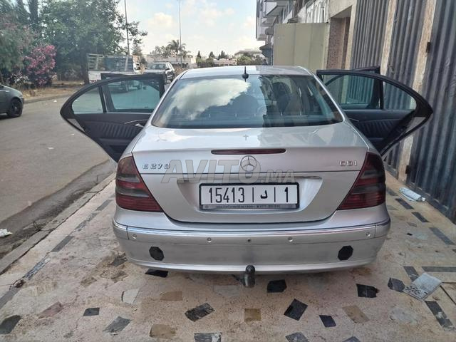 Mercedes E320 V6 - 2