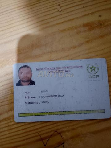 من يعرف صاحب الصورة، أوراقه سقطت منه. - 2