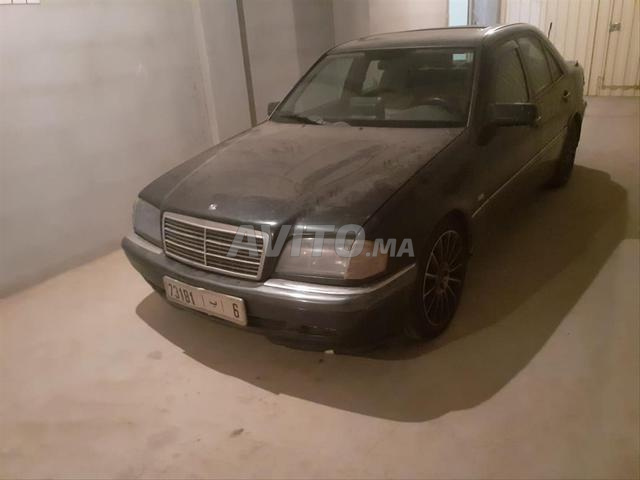 Mercedes-Benz 220 Diesel Manuelle 1994 à Laayoune - 2