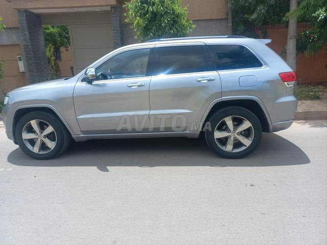 Jeep Grand Cherokee Overland - 2