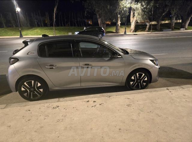 Peugeot 208 Diesel Manuelle 2024 à Tanger - 2