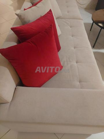 Canapé beige et 4 poufs - 2