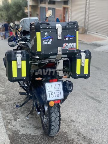 Je propose une moto T 200 sym modèle 2025 - 2