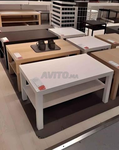 Table moderne très belle pour la décoration