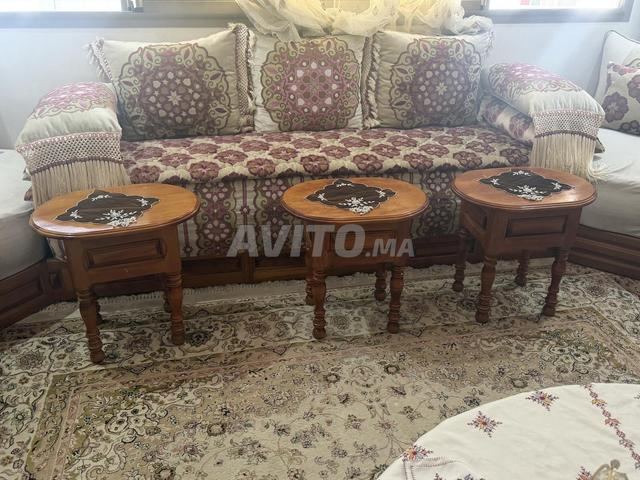 طاولة للبيع / - 2