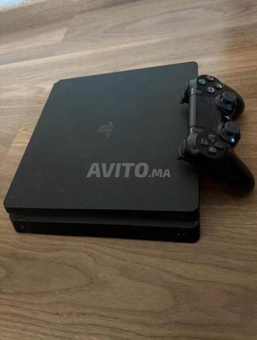 PS4 Slim en très bon état - 2