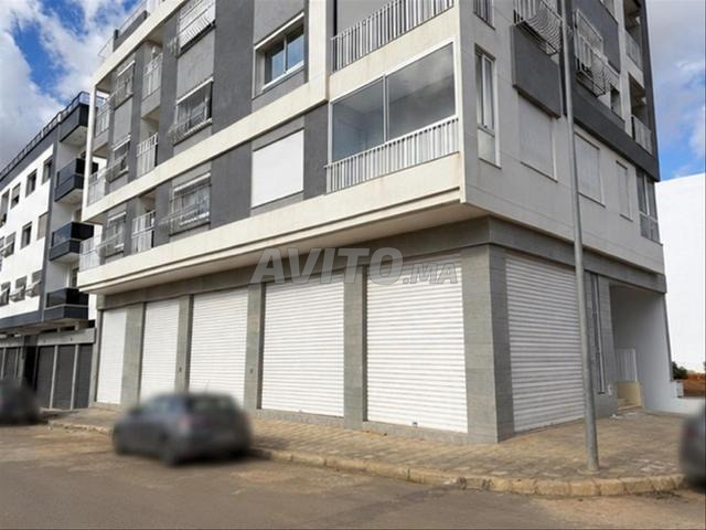 Magasins commerciaux neufs à vendre