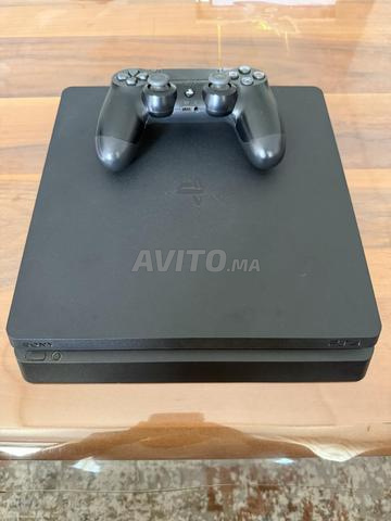 PlayStation 4 slim comme neuve - 2