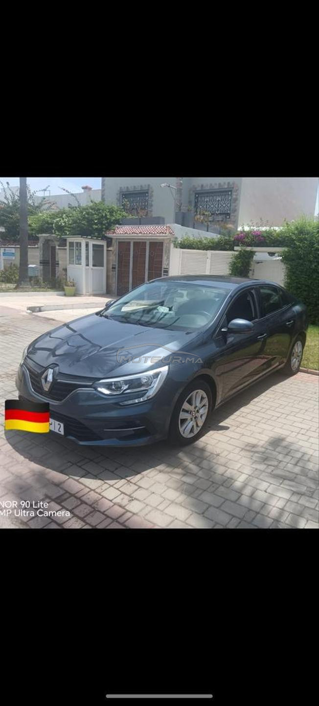 Renault sedan modèle 2024 automatique 