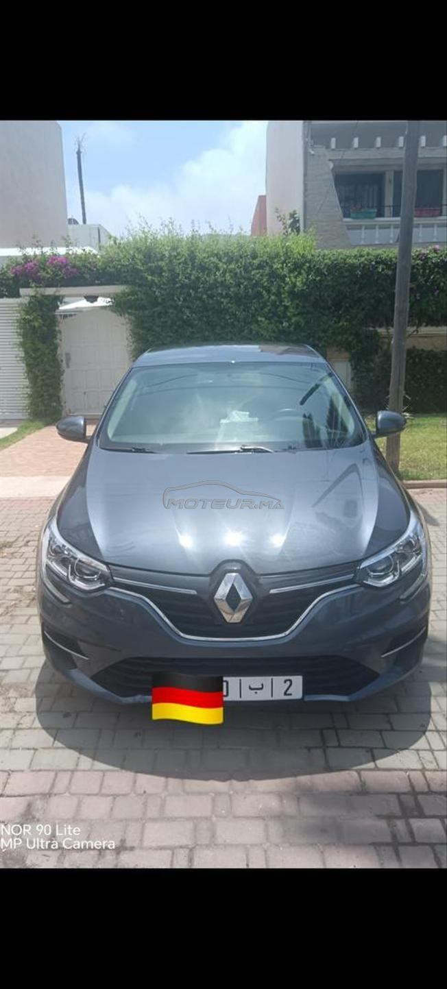 Renault sedan modèle 2024 automatique 