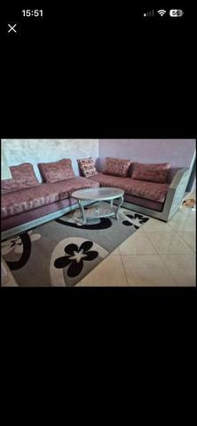 Salon moderne bois rouge table et tapis - 2