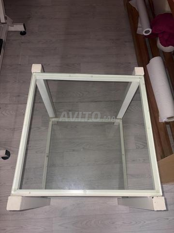 Table d’appoint en verre et pieds en acier - 2