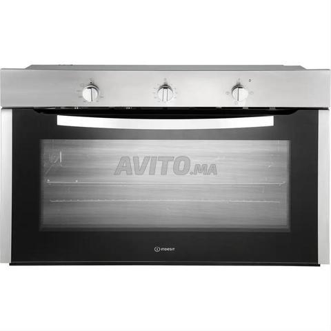 Four à gaz encastrable Indesit avec grill électrique 90 cm