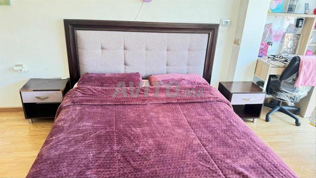 Lit, matelas et tables de chevet 190x160 - 2