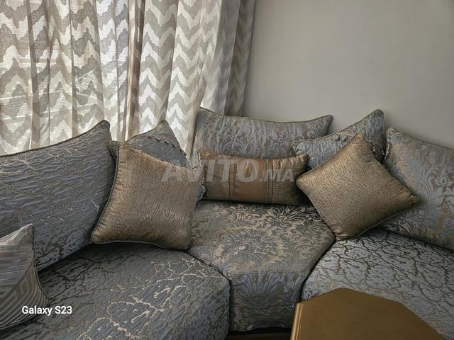 Salon traditionnel bois et tapis - 2