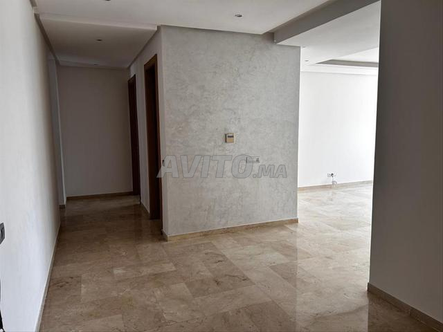 Appartement vide de trois chambres - 2