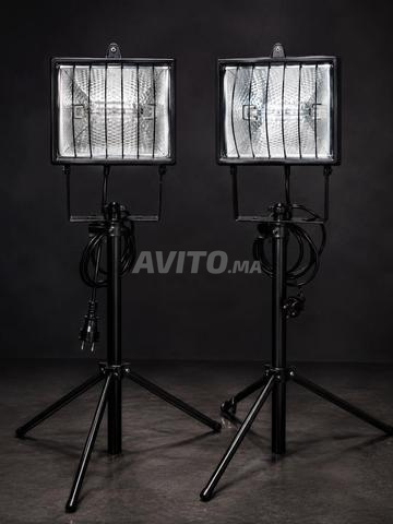 2 projecteurs d'éclairage professionnels MASSIVE 500W avec supports